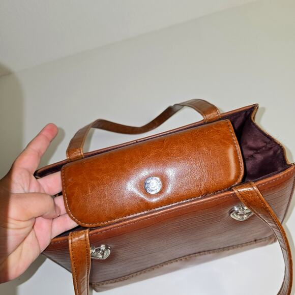 Unbranded Leather Purse with Silver Heart Accent - Picture 5 of 15